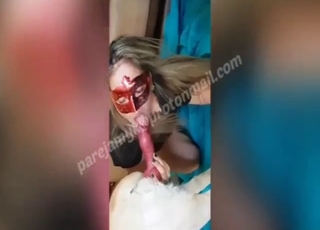 Καφέ θηρίο γλείφει το φρέσκο μουνί της με μεγάλη διάρκεια