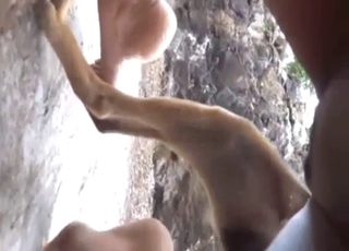 หญิงสาวผิวดำมีสุนัขตัวหนึ่งที่เธออยากจะร่วมเพศด้วยอย่างรุนแรง